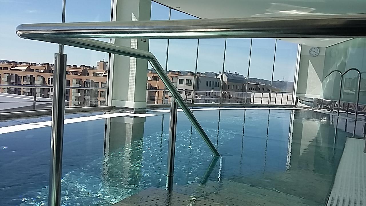 Gran Hotel Lakua Vitoria-Gasteiz Exteriör bild The swimming pool