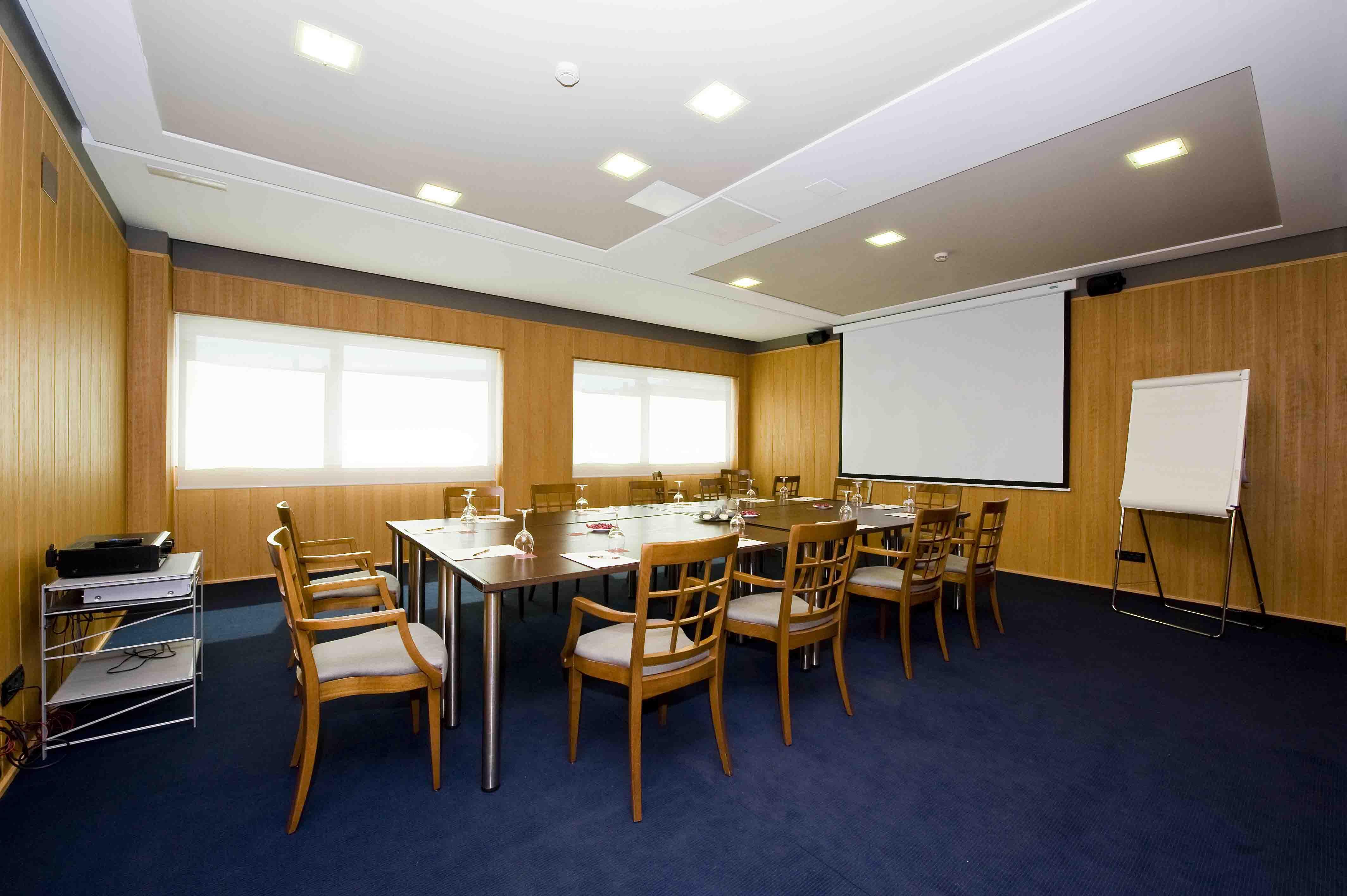 Gran Hotel Lakua Vitoria-Gasteiz Exteriör bild Meeting room