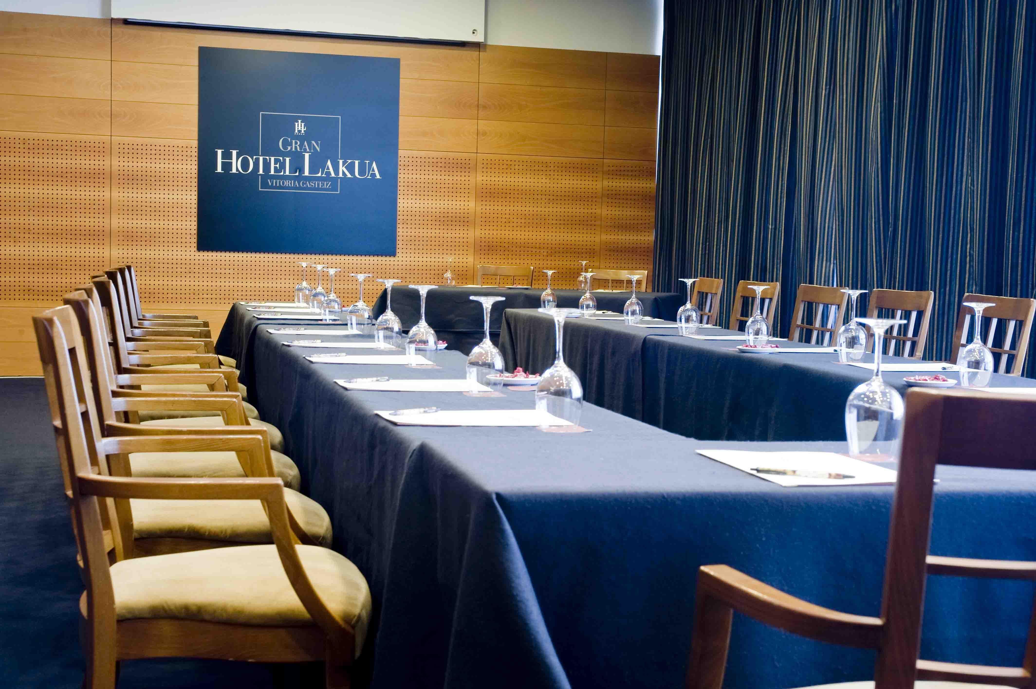 Gran Hotel Lakua Vitoria-Gasteiz Exteriör bild Meeting room