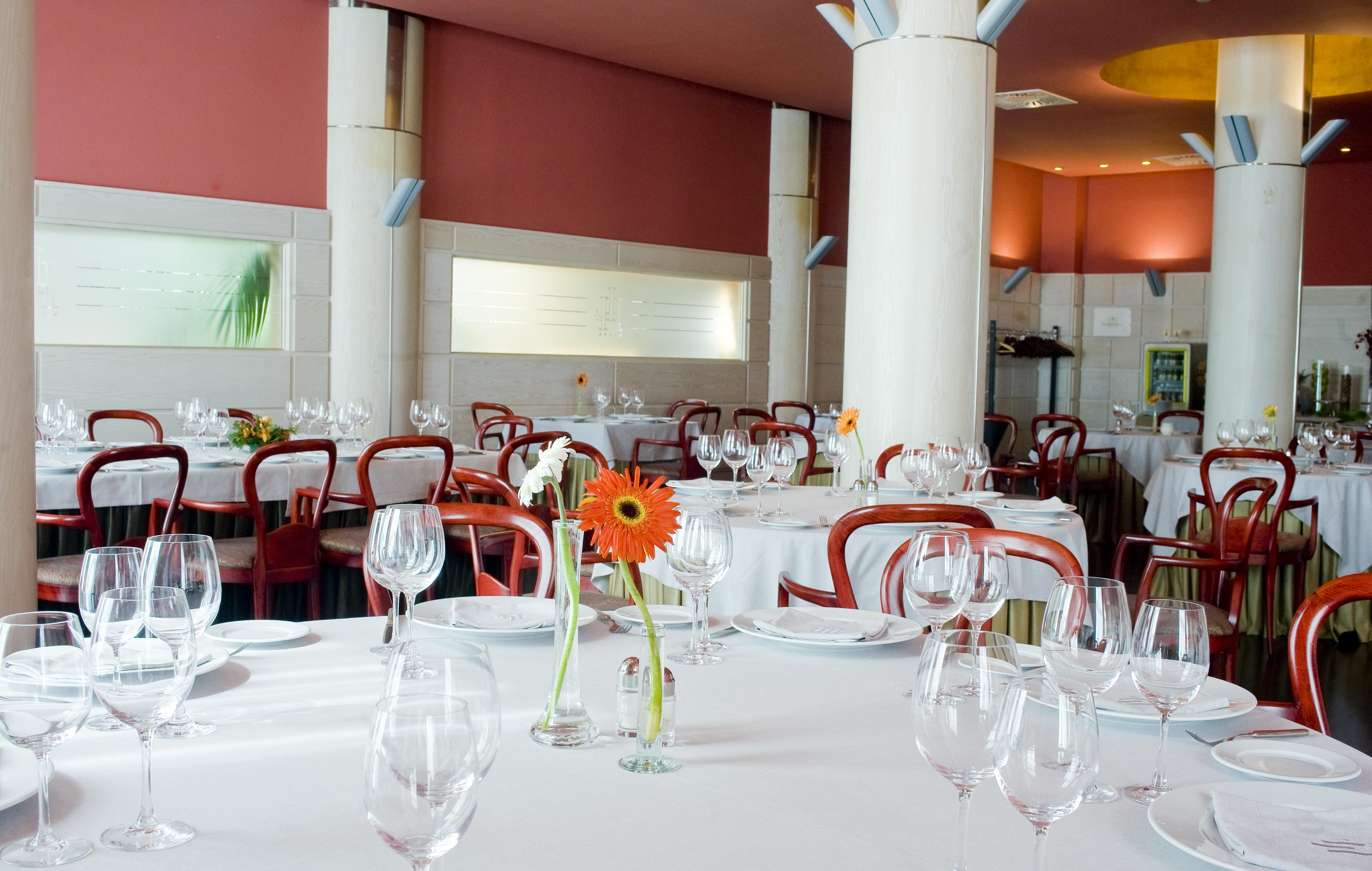 Gran Hotel Lakua Vitoria-Gasteiz Exteriör bild Restaurant