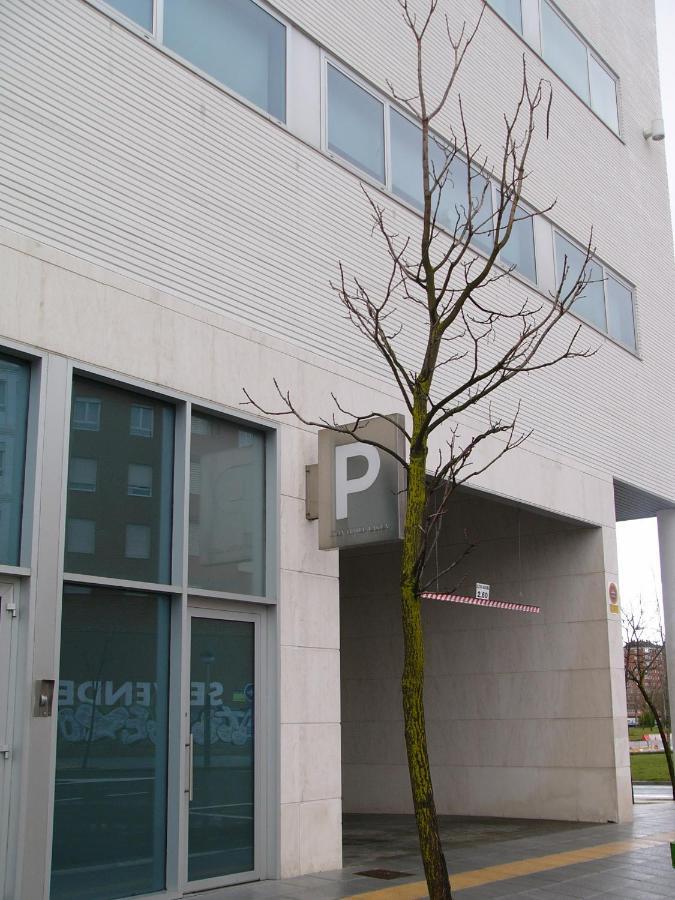 Gran Hotel Lakua Vitoria-Gasteiz Exteriör bild The P-sign