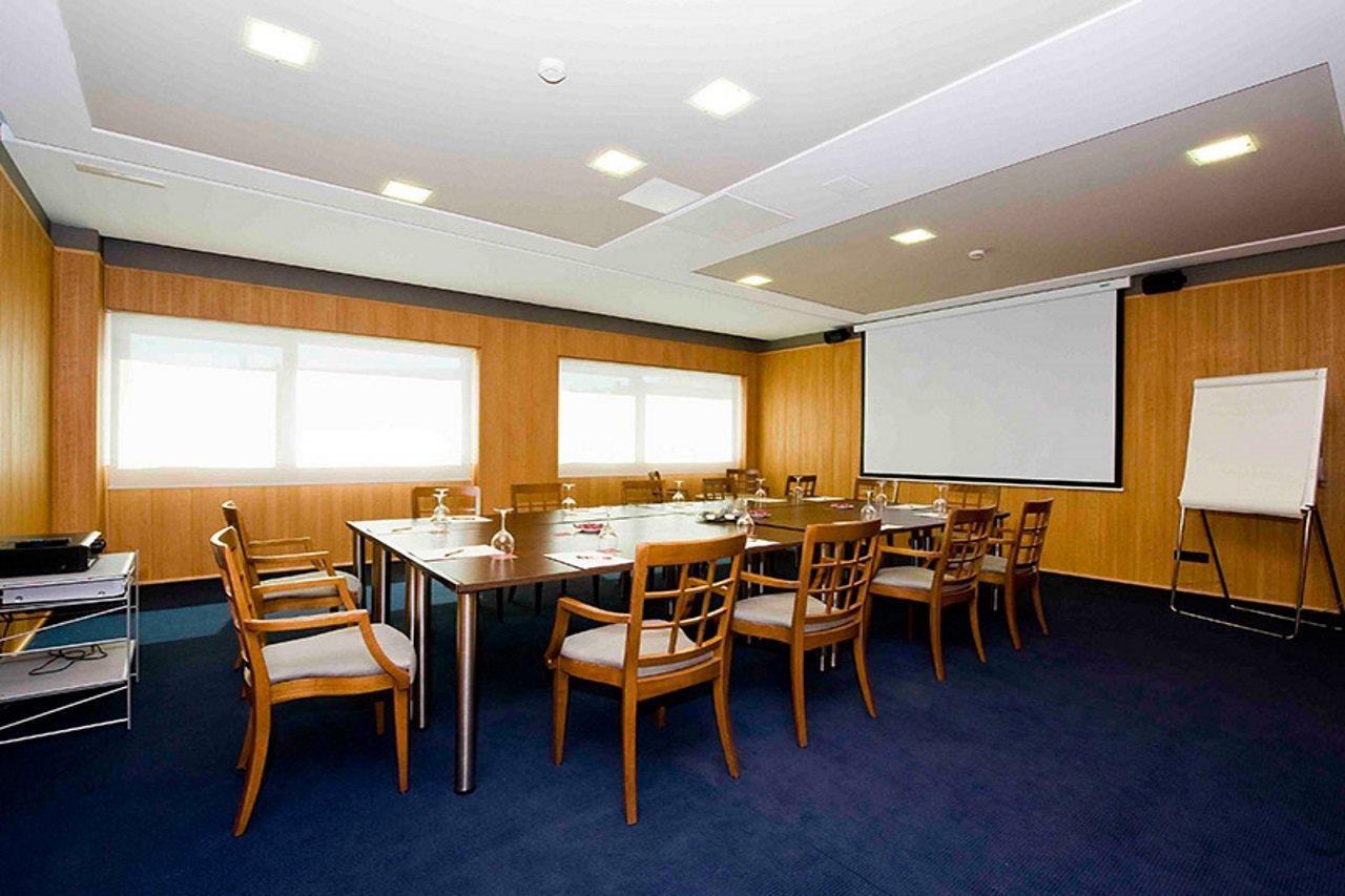 Gran Hotel Lakua Vitoria-Gasteiz Exteriör bild Meeting room