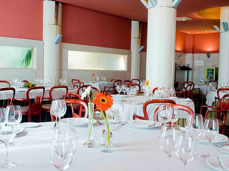 Gran Hotel Lakua Vitoria-Gasteiz Exteriör bild Restaurant